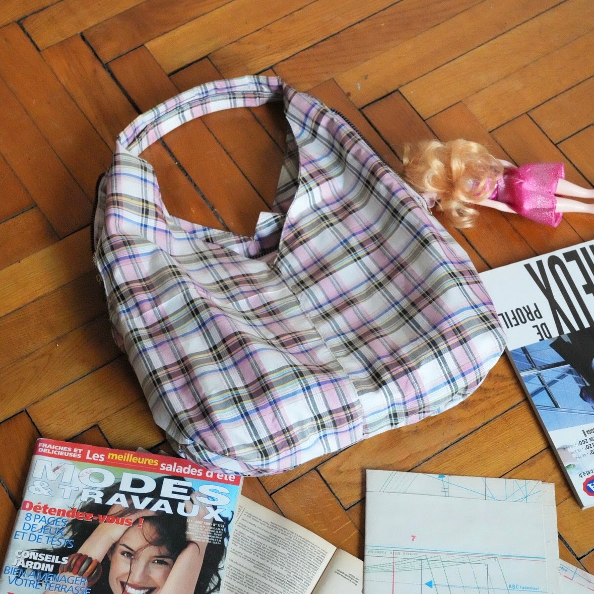 Symmetrical Pink plaided triple zippered tote bag